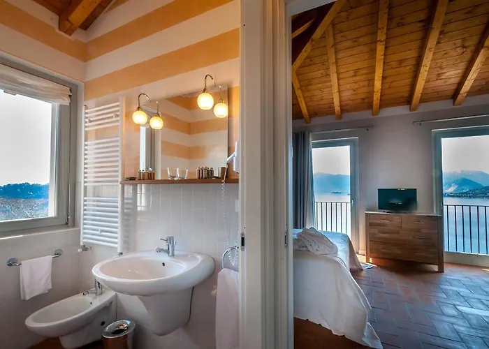 Pozzetto 3* Лавено-Момбелло