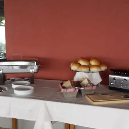 Pozzetto 3* لافينو-مومبيلو